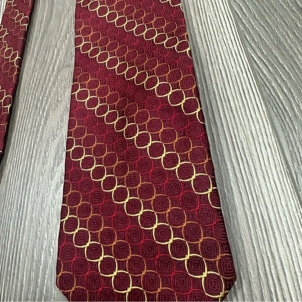 Jos. A. Bank Made in Italy Maroon Silk Tie Men’s Geometric Pattern Business Form - Picture 2 of 4